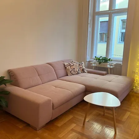 Spacious Tranquil Sunny In Center With Ac, 4k Tv * 布达佩斯