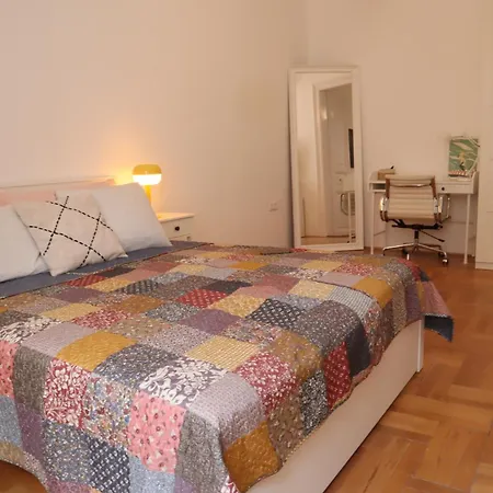 Spacious Tranquil Sunny In Center With Ac, 4k Tv Appartement *